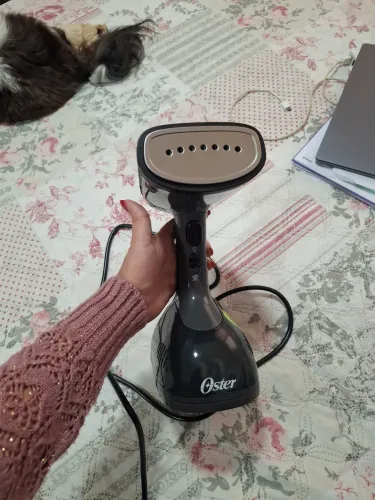 Passadeira à vapor portátil da Oster