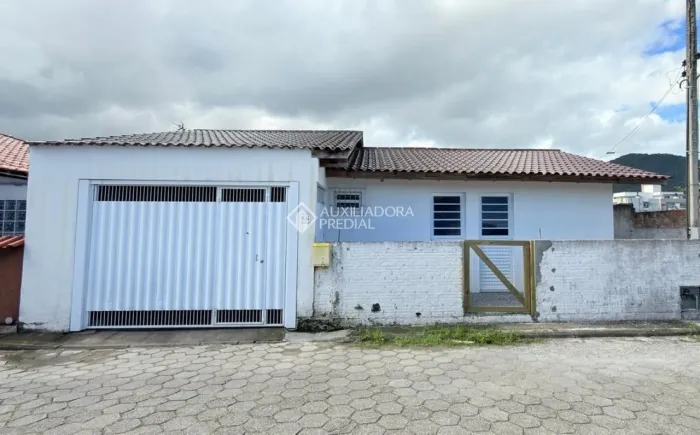 Casa com potencial para 3 kitnets no Ribeirão da Ilha - Florianópolis