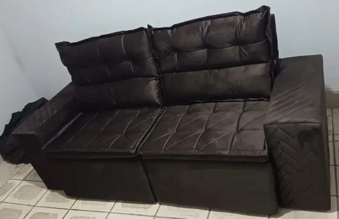 Vendo sofá novo, tamanho 2 metro. FAÇO A ENTREGA