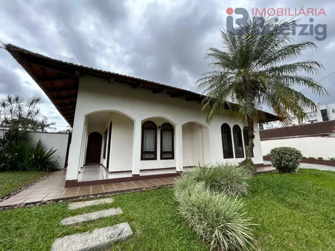 Casa para alugar em Bom Retiro, Joinville  5 quartos, 200m²