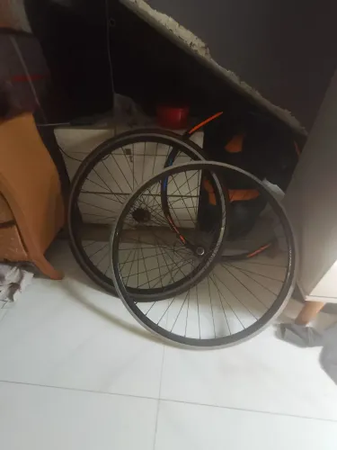 Par de aros speed com cubos Shimano 