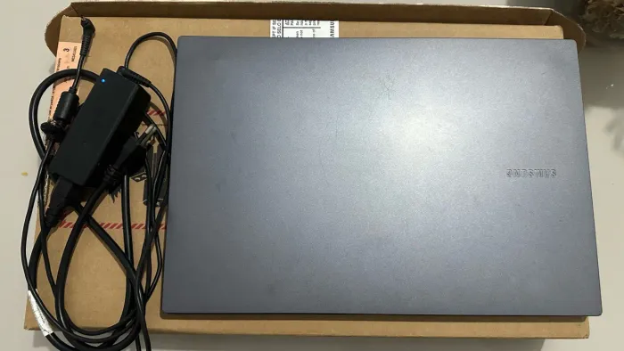 Vendo Samsung Book 55XDA-KT5BR I3