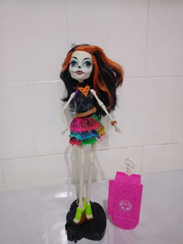 Boneca Monster High Skelita Calaveras Scaris