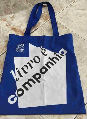 Ecobag Livro é na companhia Azul