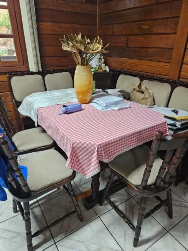 Mesa 8 lugares com cadeiras - de madeira