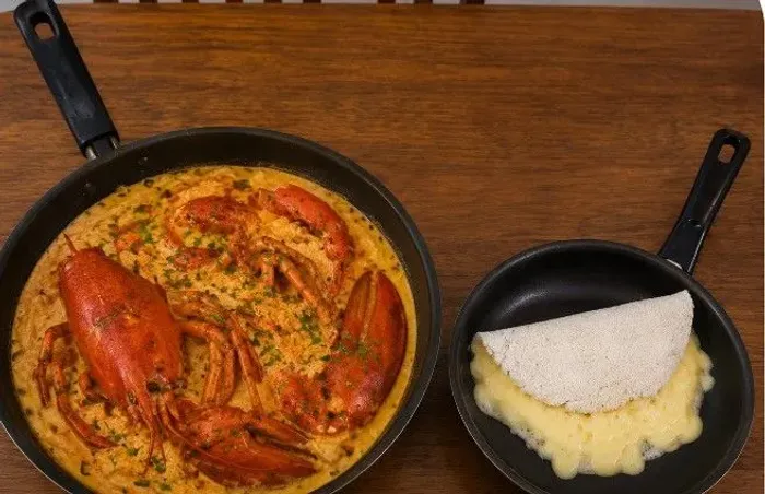  frigideiras em estado conservado pra fazer sua lagosta e seu beiju.