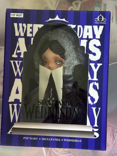 Boneca Skullpanda Wandinha 