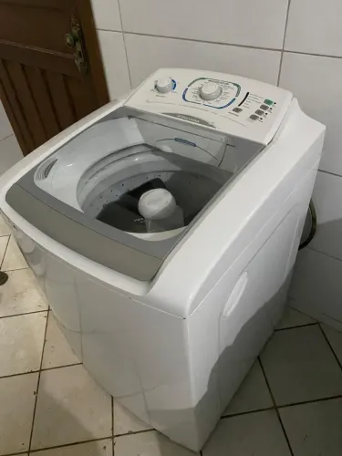 Máquina de lavar Eletrolux e centrífuga de 15 kilos