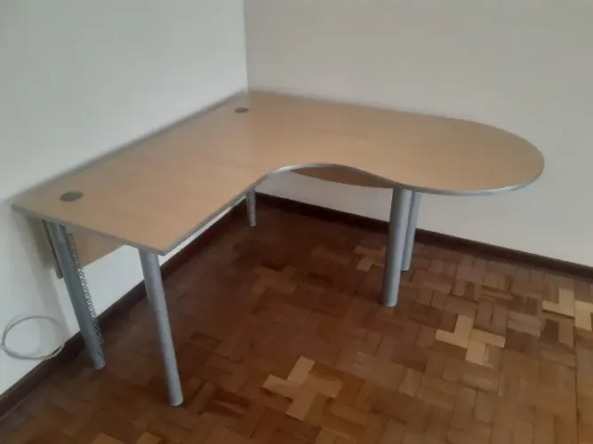 MESA DE ESCRITÓRIO EM L - 1,50m x 1,50m (CANTO)