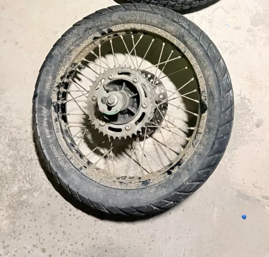 Roda dianteira da sahara