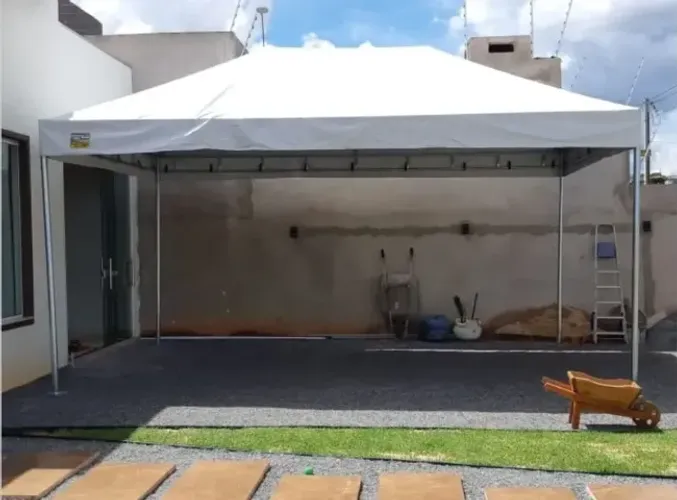 Aluguel de tendas (Montagem fácil e rápida).