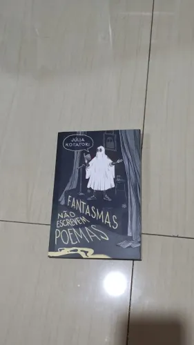 Livro fantasmas não escrevem poemas 