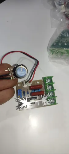 Regulador de voltagem 220