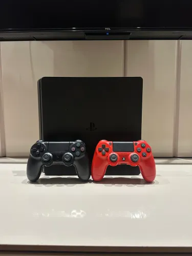 Ps4 Slim + 2 controles 