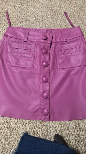 Roupa de couro legítimo