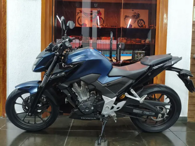 HONDA CB 300 F TWISTER 2025 CON 690 KM