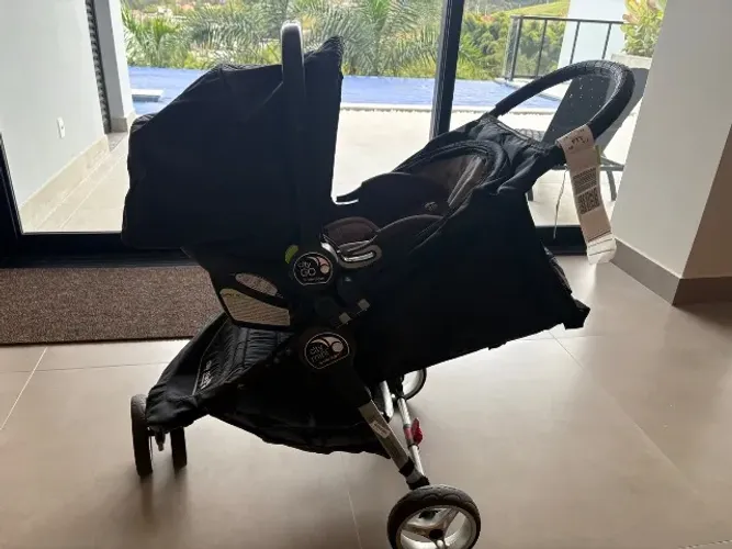 Carrinho Baby Jogger City Mini e Bebê conforto: Baby Jogger City GO