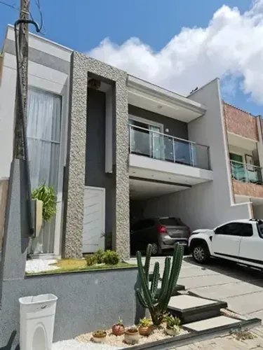 Casa em condomínio com 4 quartos na Maraponga