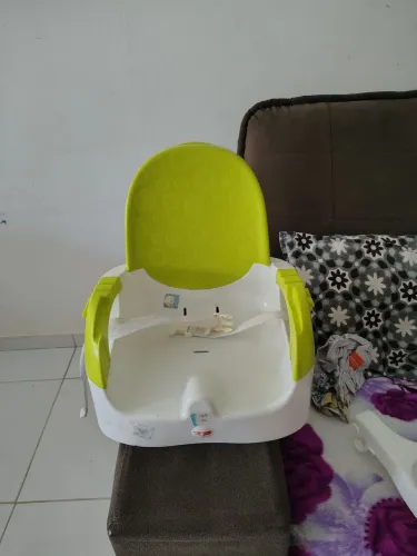 Cadeirinha de alimentação. Marca Fisher price.