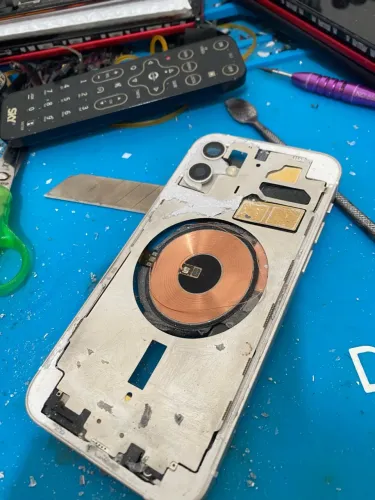 Mega oferta !! Tampa traseira iPhone XR E 11 só 149$ + capa e película brinde