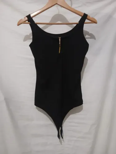 Body Preto com Zíper Dourado | Ótimo Estado | Usado | Veste M