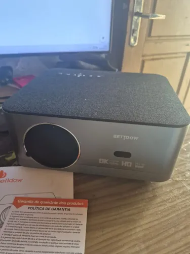 Vendo Smart Projector da marca Bettdow, excelente qualidade de imagem