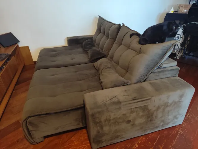 Sofá 4 lugares (gato não incluso)