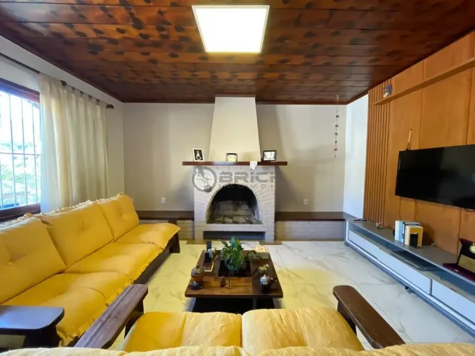 Casa independente à venda com 3 quartos sendo 1 suíte + dependência completa, 145.6 m² na