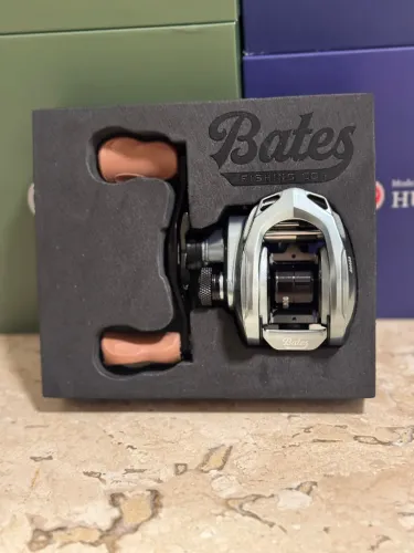 Carretilha Bates Hundo 100