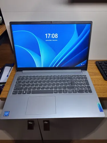 Com garantia . Notebook Lenovo Estado de Novo. Tudo Funcionando. Aceito cartão