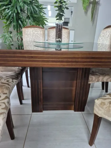 Mesa com 8 cadeiras