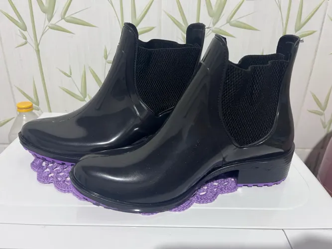Bota de borracha nova 