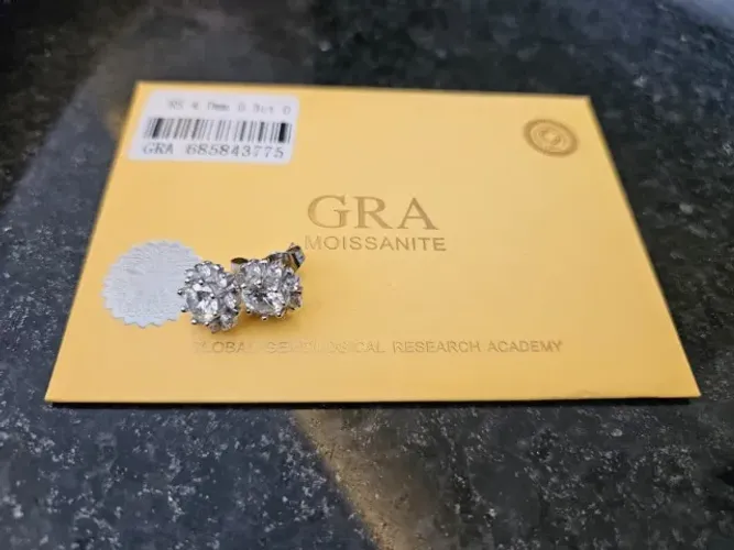 Par de brincos em Prata 925 com Moissanite (4mm)