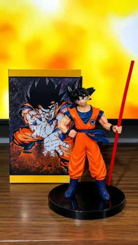 Boneco Goku Dragon Ball Z 20cm com Bastão - Colecionável