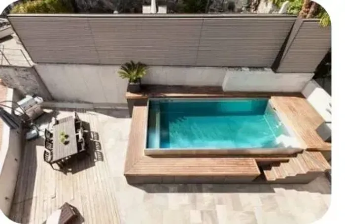 Belo Sobrado para locação em condomínio com 220 m² com 3 dormitórios sendo um suíte por R$