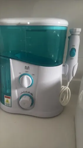 Irrigador Oral para higiene bucal de próteses