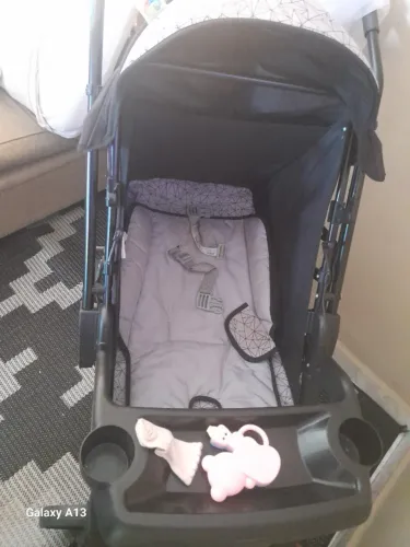 Carrinho de bebê semi novo