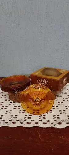 Lindo Conjunto de Pratos de Sobremesa Golden Line