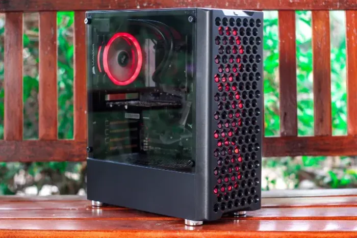 i7 7700K - 16GB - GTX 1050Ti