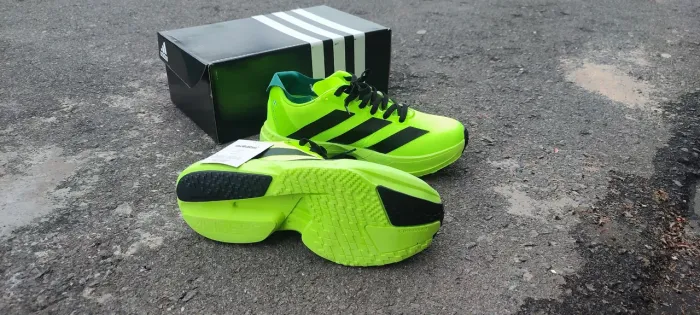 Tênis esportivo adizero pro 4