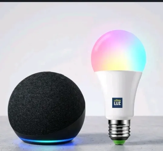 Alexa e lâmpada inteligente