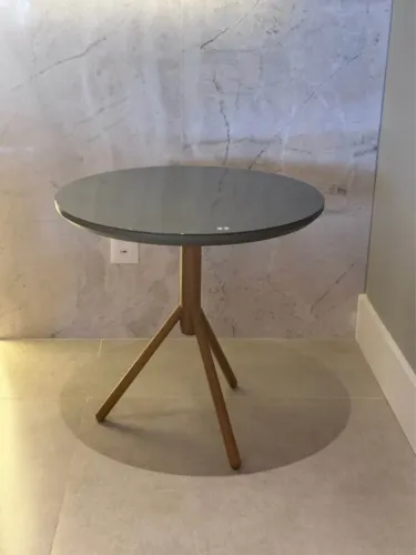 Mesa Lateral Moderna e Elegante - Excelente Estado