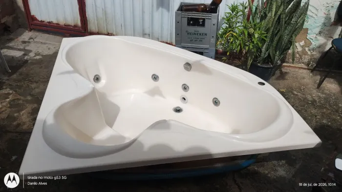 Tenho uma banheira de hidromassagem pra vender