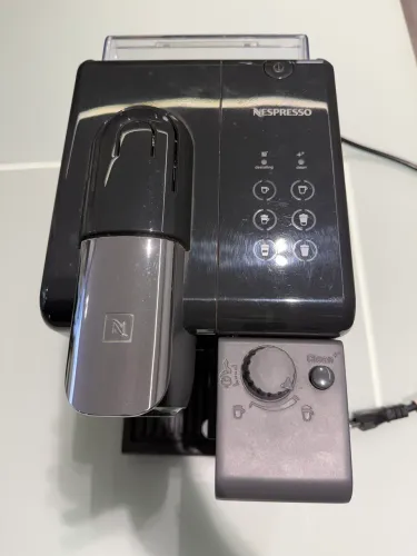 Cafeteira Nespresso Latissima touch