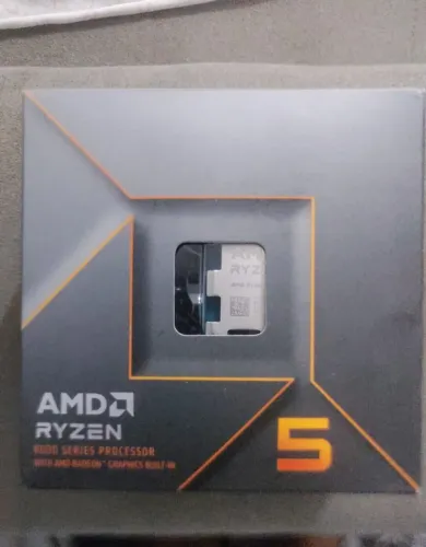 AMD Ryzen? 5 8500G with Radeon
