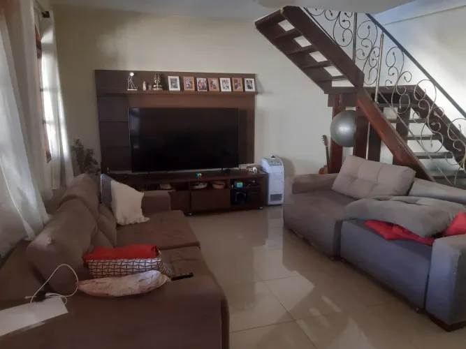 Casa 5 QTS, 4 SUITES, RUA 12 PARTE CIMA, SAÍDA ESTRUTURAL.
