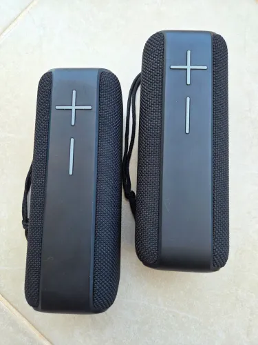 Par de Caixas de Som Bluetooth Kimaster K450 Resistentes à Água - Impecáveis