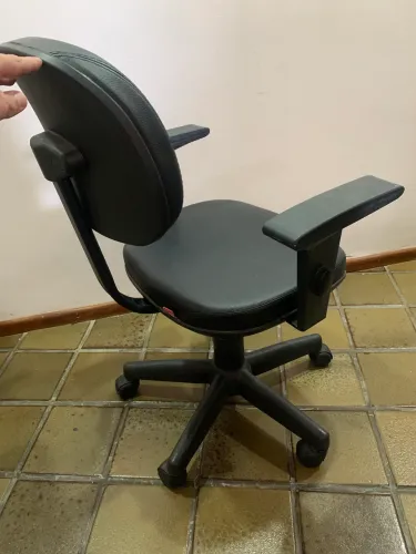 Cadeira secretaria com braço giratoria