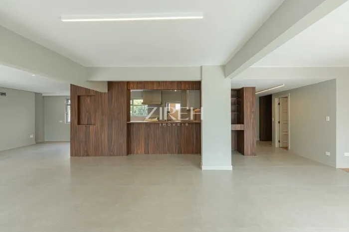 APARTAMENTO REFORMADO À VENDA NO EDIFÍCIO GUTEMBERG | BATEL
