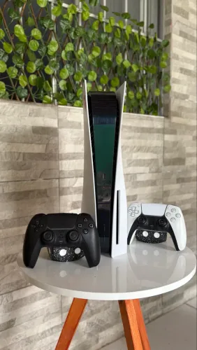 PS5 (Mídia Física) 1TB - 2 Controles 